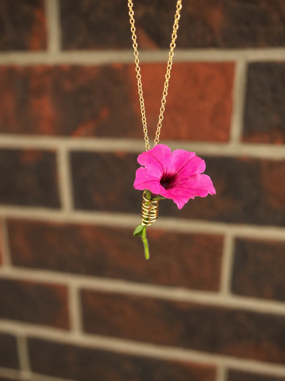 Flower keeper spiral necklace